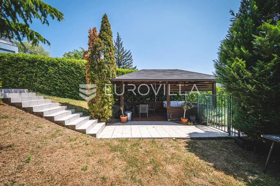 zagreb, remete, predivan četverosoban stan površine 176 m² - slika 41