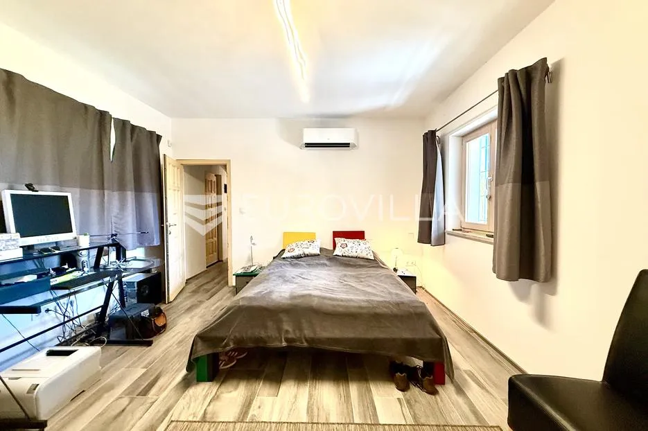 medulin, kuća s bazenom, dvije krovne terase i panoramskim pogledom na more - slika 9