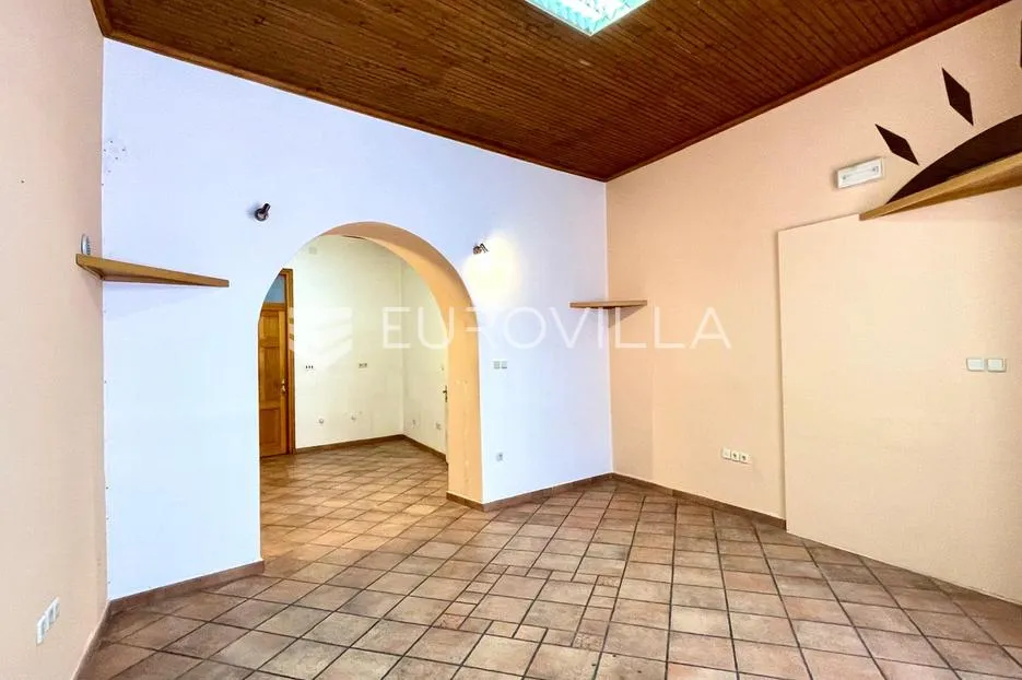 crikvenica, kuća sa 4 apartmana i 2 poslovna prostora, centar, pogled na more - slika 2
