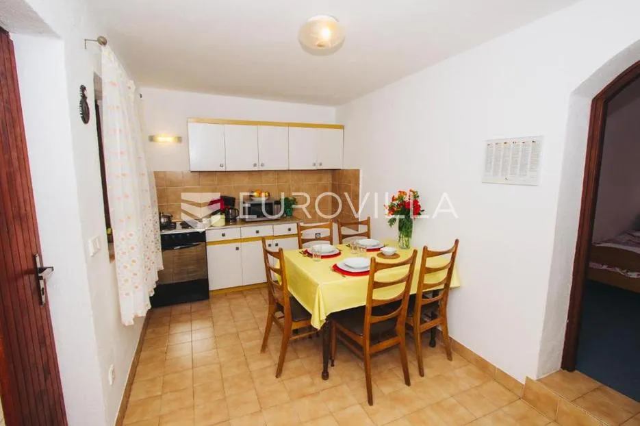 kaprije, prekrasna kuća s apartmanima, 180 m² - slika 22