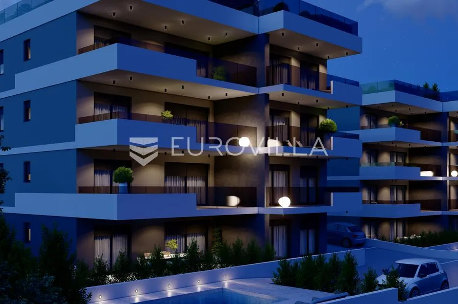 čiovo, okrug gornji, trosoban penthouse s krovnom terasom i pogledom na more - slika 21