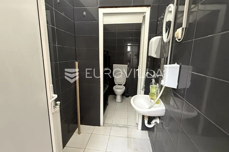 osijek, uži centar grada, najam uličnog prostora površine 220 m2 - slika 8
