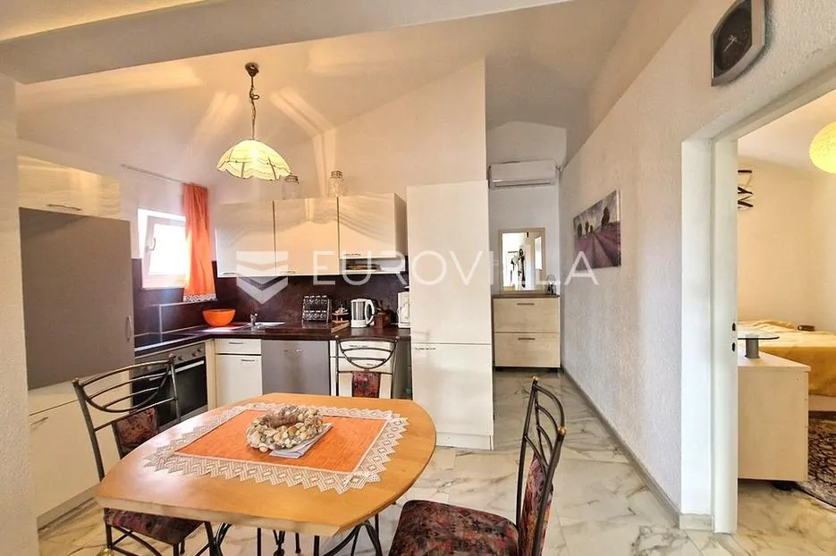 vir, apartman s prostranom terasom i dvije spavaće sobe na odličnoj lokaciji - slika 4