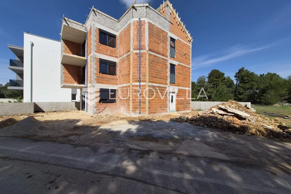 vir, apartman na 2. katu s krovnom terasom i pogledom na more - slika 45