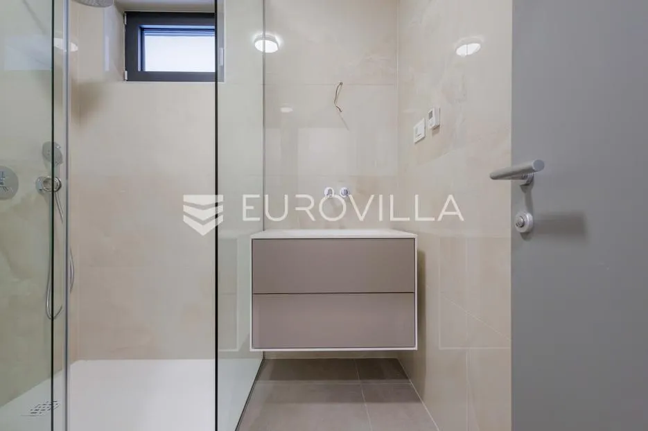istra, pomer, unikatna, moderna villa 20 m od mora 417 m² - slika 53