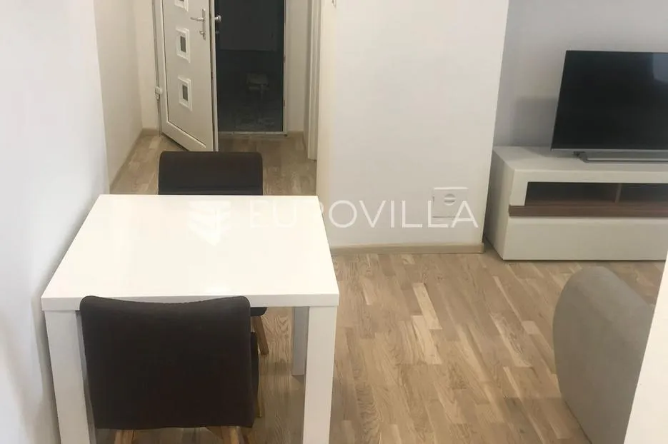 zagreb, amruševa, šesterosoban stan površine 129 m² - slika 28