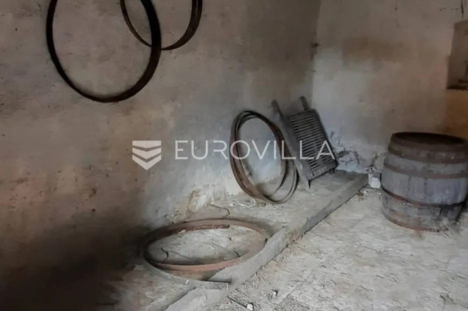 istra, puntera, kamena kuća za adaptaciju s predivnim pogledom na otok cres prilika - slika 11