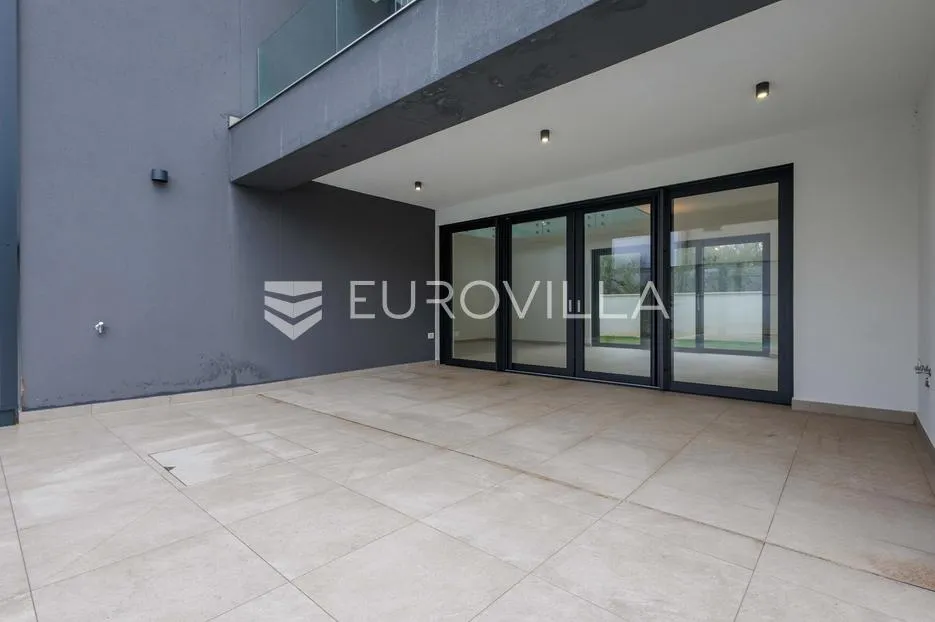 istra, pomer, unikatna, moderna villa 20 m od mora 322 m² - slika 44
