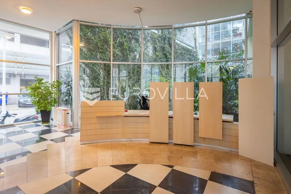 split, firule, luksuzan dvosoban stan 82m2, parking, do 1.6.2026. - slika 16