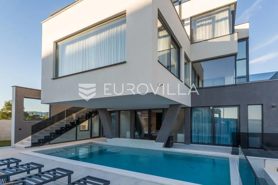 medulin, besprijekornog luksuzna vila 400 m² s bazenom, 300 m od plaže - slika 17