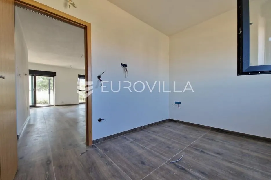 vir, trosoban apartman u blizini plaže, 1. kat - slika 12