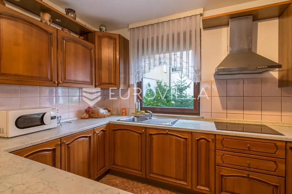 zagreb, maksimir, prekrasna obiteljska kuća na zemljištu 1450 m² - slika 5