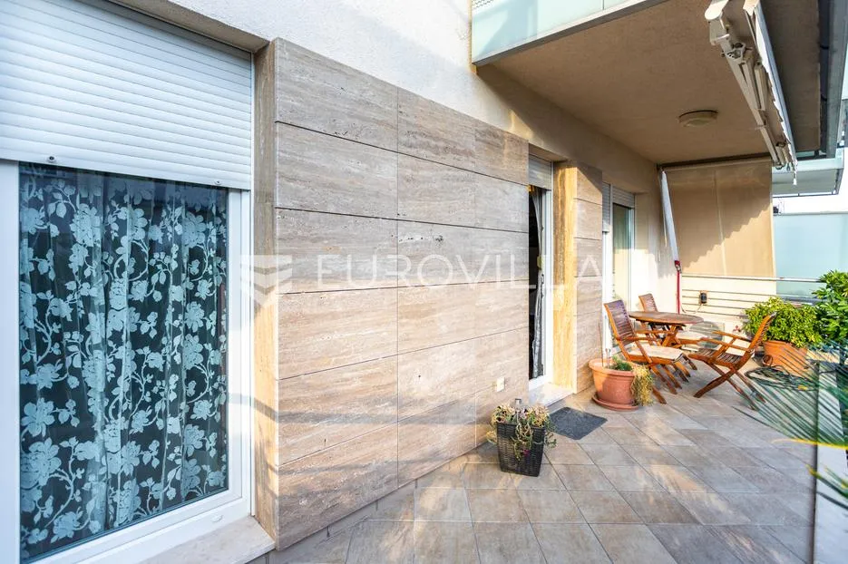 split, pazdigrad, prostran dvosoban stan 142 m² s garažom i uređenim dvorištem - slika 18