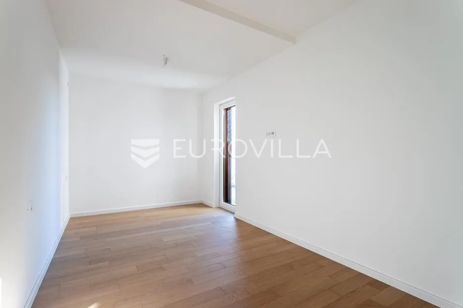 vodice, novogradnja, prostran stan u centru mjesta, 119,95 m² - slika 6