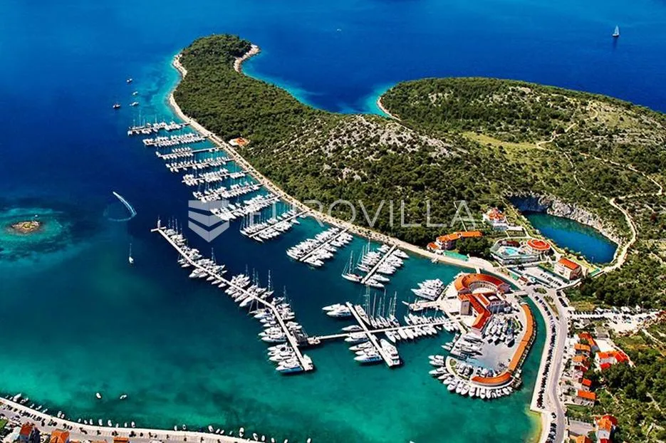 rogoznica, vila s bazenom i pogledom na more, 168 m² - slika 9