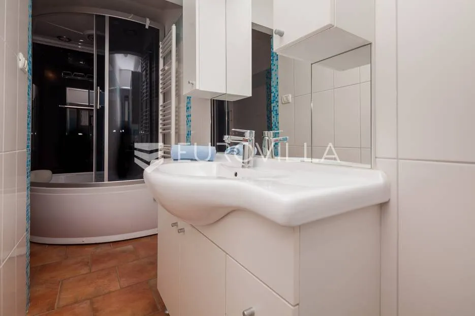 istra, banjole, prostrana stambeno poslovna kuća za odmor, 750 m², parcela 1370 m² - slika 45