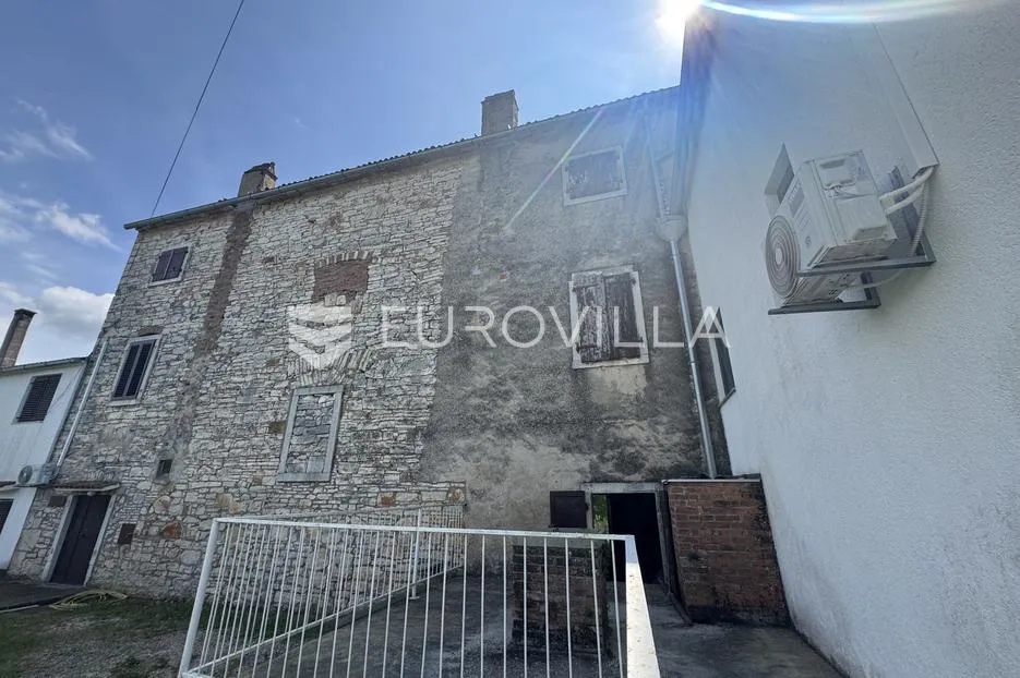 istra, tar, kamena kuća u nizu za renovaciju s okućnicom, 500 metara od mora - slika 18