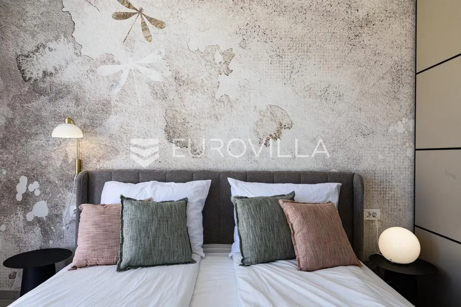 trogir, čiovo, luksuzan penthouse sa krovnom terasom i bazenom - slika 35