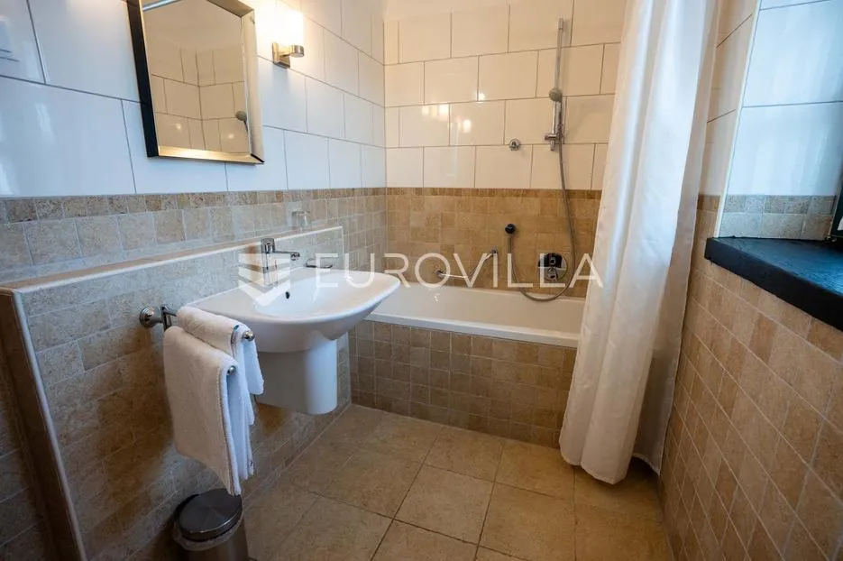 istra, sveti lovreč, kamena vila 200 m² s bazenom, velikim vrtom i pogledom na more - slika 14