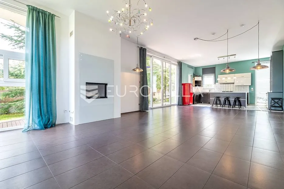 zagreb, maksimir, samostojeća vila s duplom garažom i 4 sobe 1500 m² dvoriše - slika 1