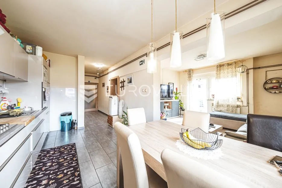 zaprešić okolica, brdovec, predivna kuća s 3 garaže 316 m² - slika 9