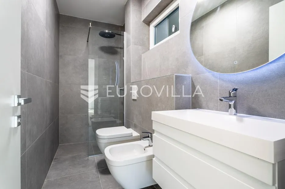 vodice, novogradnja, prostran stan u centru mjesta, 117,53 m² - slika 14