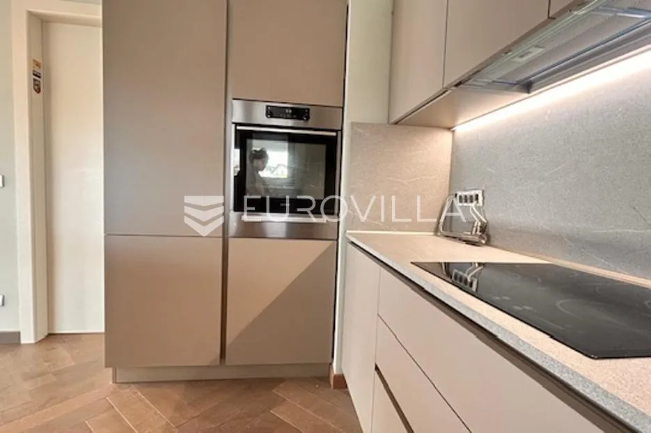 babonićeva luksuzan četverosoban penthouse - slika 10