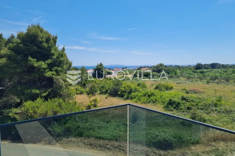 vir, komforan trosoban apartman u centru otoka s pogledom na more i krovnom terasom - slika 23