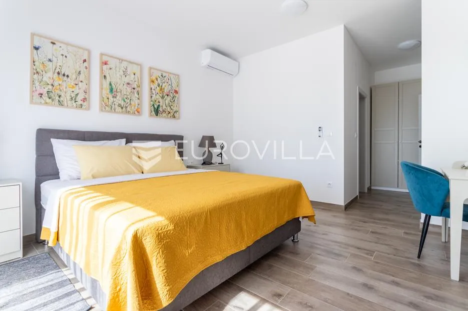 kaštela, novoizgrađena vila na mirnoj lokaciji - slika 10