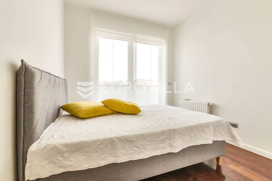 pantovčak četverosobni penthouse za najam u urbanoj vili na zelengaju - slika 9