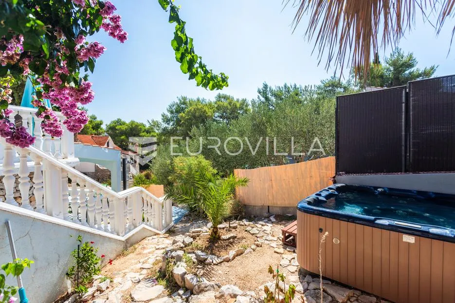 brač, milna, samostojeća kuća s četiri apartmana - slika 34