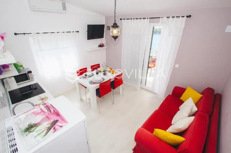 kaprije, prekrasna kuća s apartmanima, 180 m² - slika 5