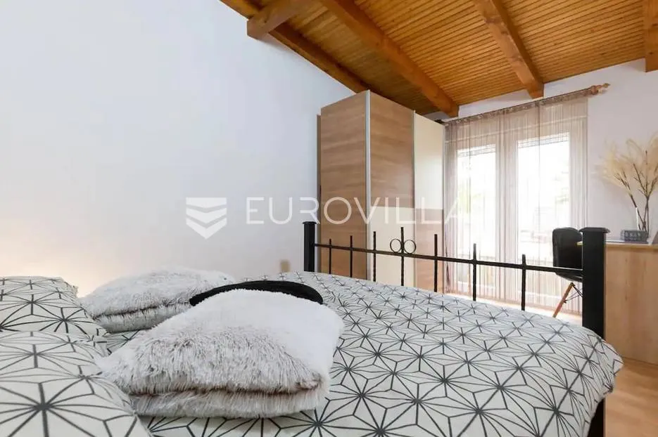 istra, pula - veli vrh, dvije samostojeće prizemnice sa bazenom nkp 50 m2 i 90 m2 - slika 12