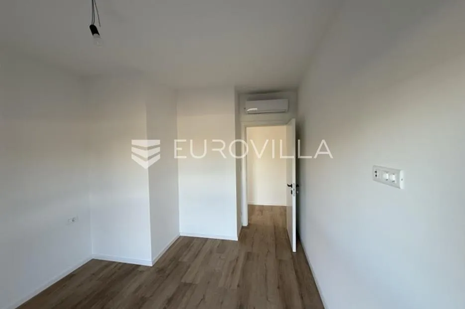 ližnjan, novogradnja, prizemlje, vrt 135 m², 600m do mora - slika 11