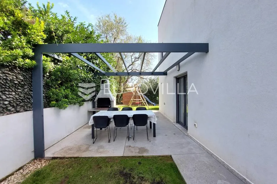 šišan, moderna villa s bazenom na mirnoj lokaciji - slika 22
