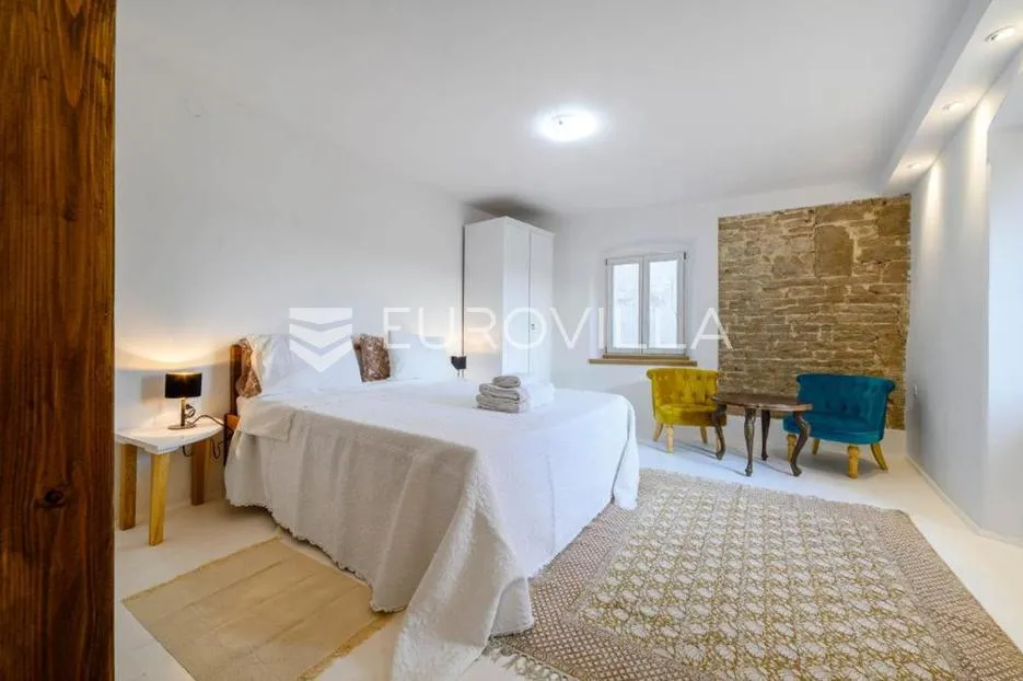 šibenik, stara gradska jezgra, renoviran stan sa 3 stambene jedinice - slika 8
