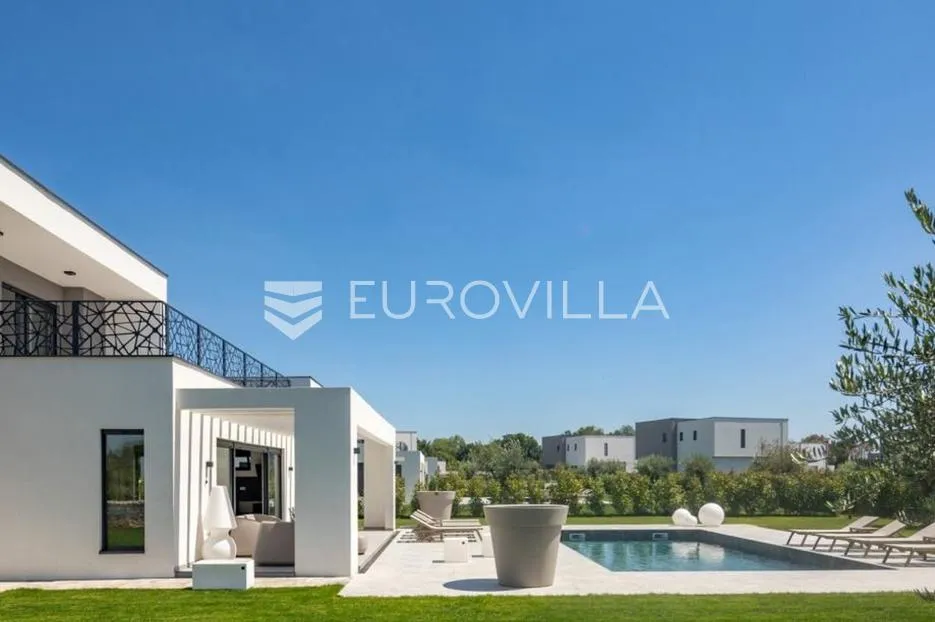 istra, svetvinčenat, luksuzna villa modernog dizajna - slika 3