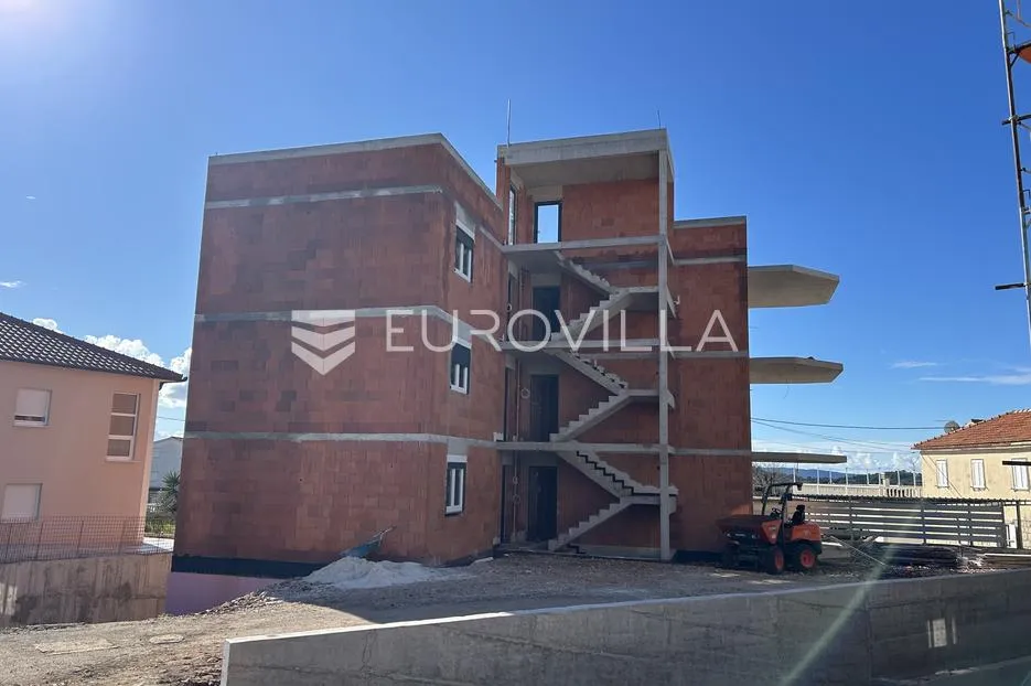 trogir, okrug gornji, apartman s5 na drugom katu površine od 76 m² s krovnom terasom - slika 12