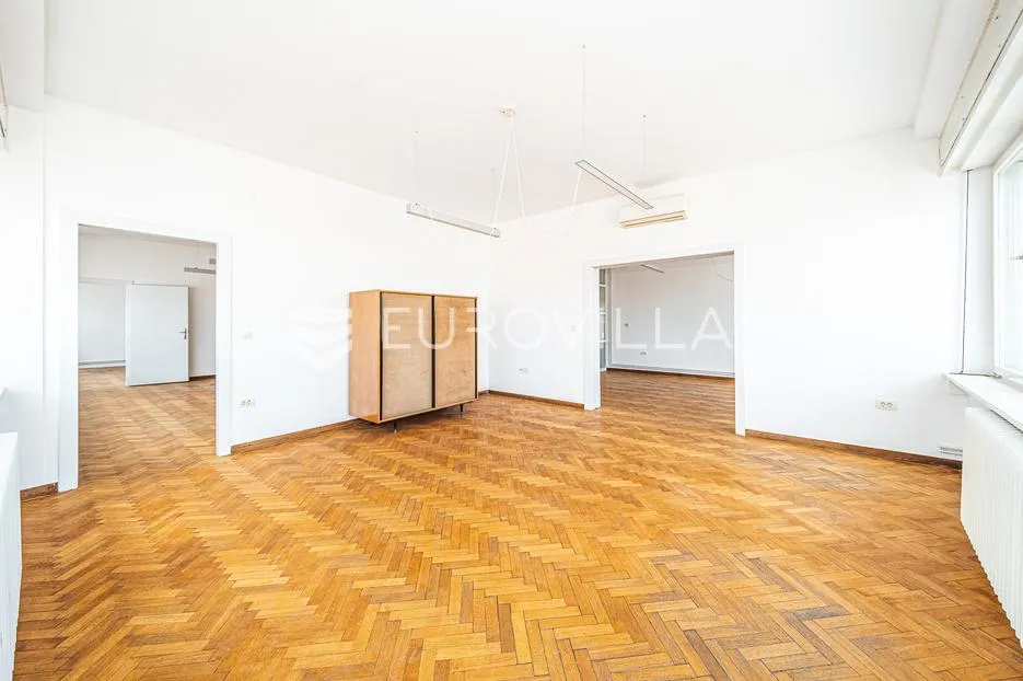zagreb, trg bana josipa jelačića, vrhunski poslovni prostor 138,80 m² - slika 2