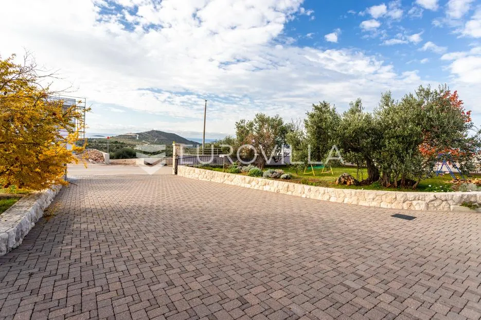 primošten, prekrasna villa sa velikim bazenom - slika 26