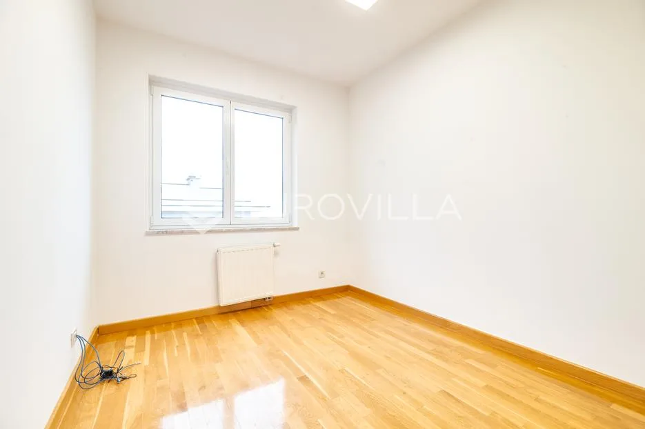 zagreb, gajnice, dvoetažna kuća novije gradnje s tri stana, površine 453 m², vrtom i garažom - slika 18