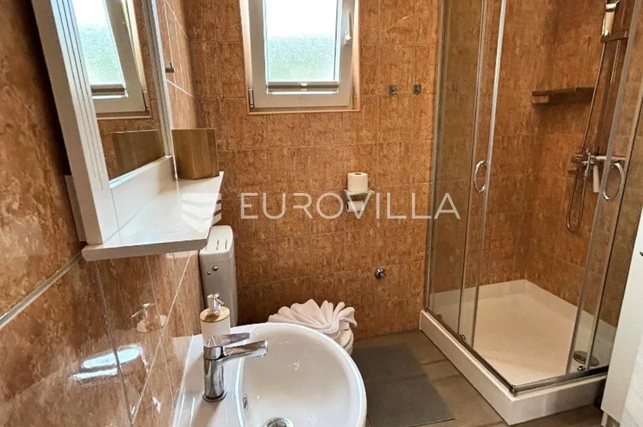 vir, atraktivna apartmanska kuća s 4 stambene jedinice udaljene 150 m od plaže - slika 62