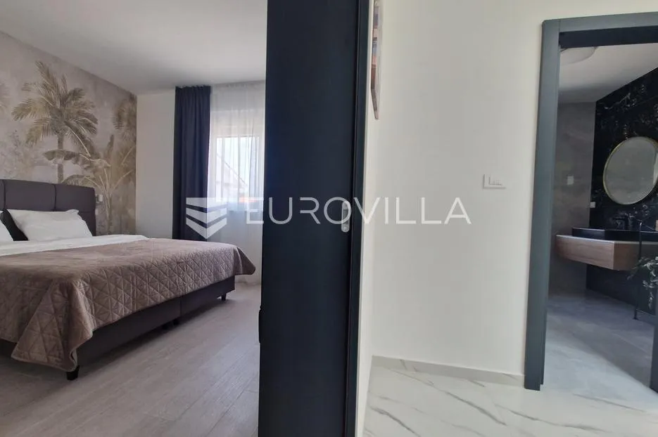 vir, predivna moderna vila s bazenom u centru mjesta, vrhunska lokacija, 450 m od mora - slika 50