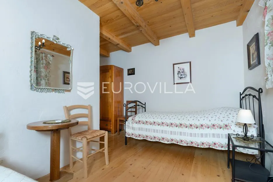vinodolska općina, bribir, šarmantna vila s pomoćnim objektom i bazenom - slika 16