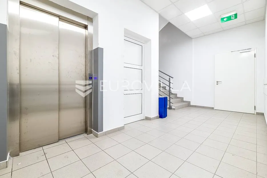 velika gorica, centar, poslovni prostor sa skladištem 300 m2 - slika 2