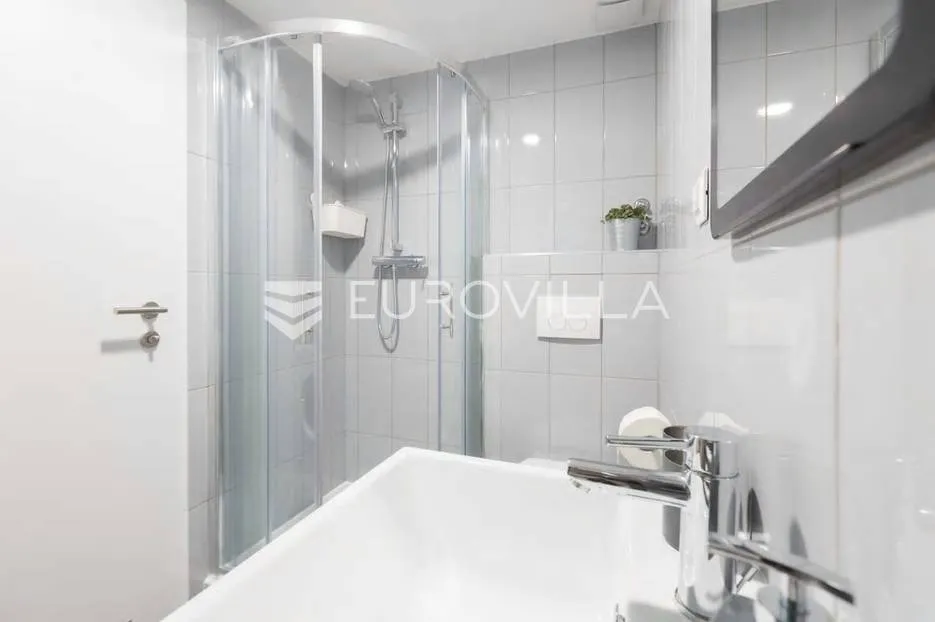 zagreb, centar, studio apartman 28 m² s dvorište, na korištenje - slika 10