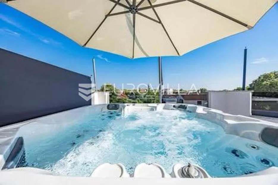 istra, poreč, moderni trosobni stan u novogradnji, prostrana terasa, jacuzzi, 2. kat, 80.27 m² - slika 9