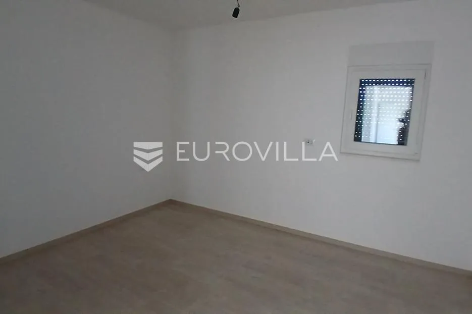 makarska, moderan dvosoban apartman s velikom terasom - slika 8
