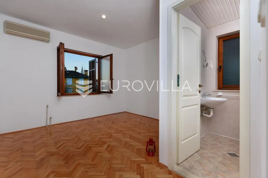 lovran, centar, četverosoban stan od 109 m², pogled na more, 20 m od plaže - slika 11