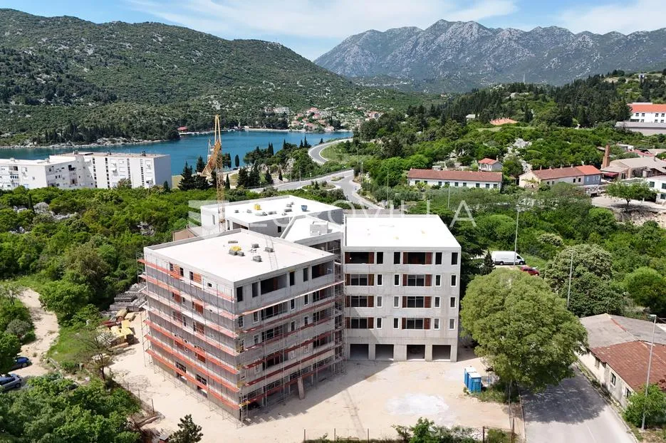 ploče, novogradnja, trosobni stan na drugom katu - slika 2